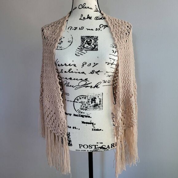 Vintage beige open knit shawl with tassels boho western indie witchy spiritual - Picture 1 of 6